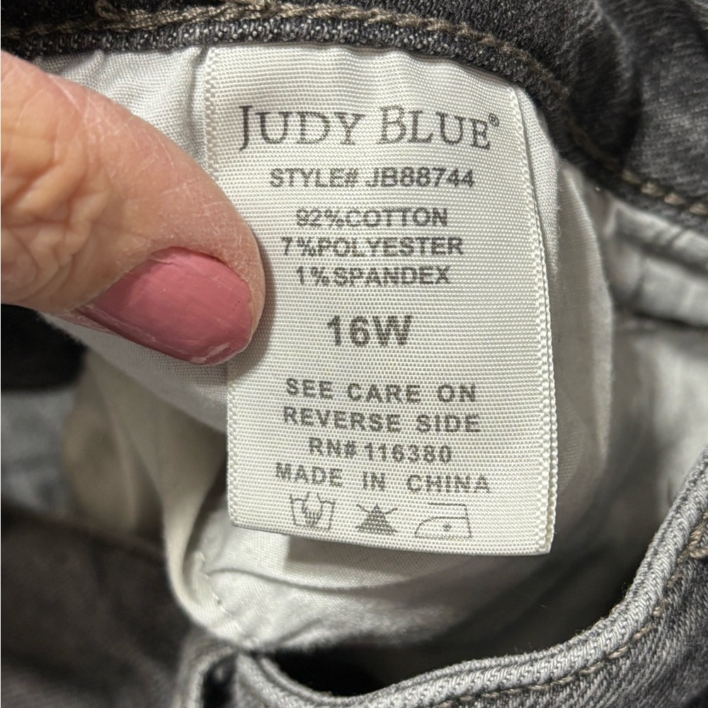 Judy Blue Jeans 16W Black Slim Fit Distressed 25” inseam 38” waistband to hem - Picture 9 of 9